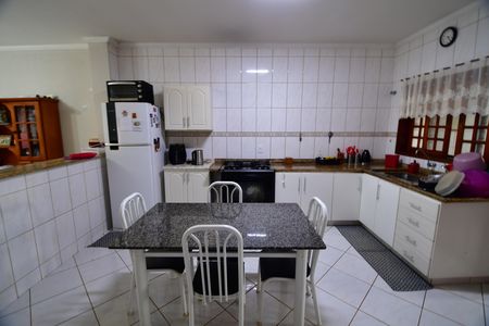 Casa à venda com 342m², 4 quartos e 4 vagasCozinha