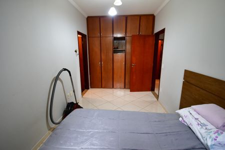 Casa à venda com 342m², 4 quartos e 4 vagasQuarto 2 - Suíte