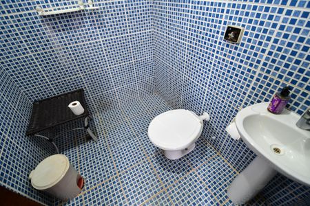Casa à venda com 342m², 4 quartos e 4 vagasBanheiro de serviço