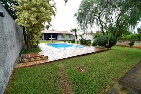 Casa à venda com 342m², 4 quartos e 4 vagasPiscina