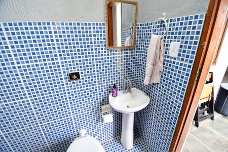 Casa à venda com 342m², 4 quartos e 4 vagasBanheiro de serviço