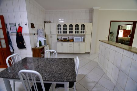 Casa à venda com 342m², 4 quartos e 4 vagasCozinha