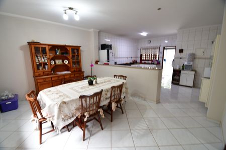 Casa à venda com 342m², 4 quartos e 4 vagasCozinha