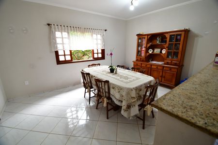 Casa à venda com 342m², 4 quartos e 4 vagasCozinha