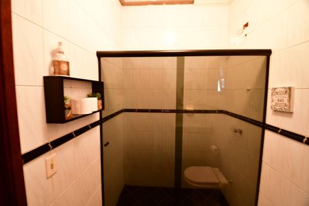 Casa à venda com 342m², 4 quartos e 4 vagasBanheiro Social