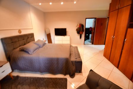 Casa à venda com 342m², 4 quartos e 4 vagasQuarto 4 - Suíte