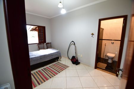 Casa à venda com 342m², 4 quartos e 4 vagasQuarto 2 - Suíte