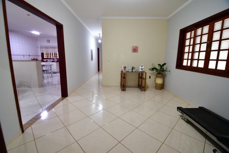 Sala de casa para alugar com 4 quartos, 342m² em Village Campinas, Campinas