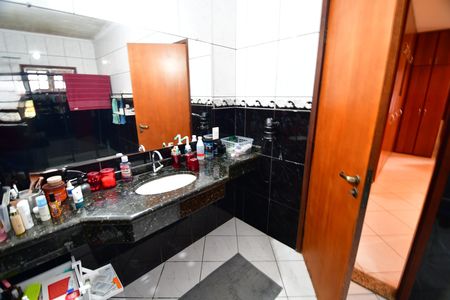 Casa à venda com 342m², 4 quartos e 4 vagasBanheiro Suíte