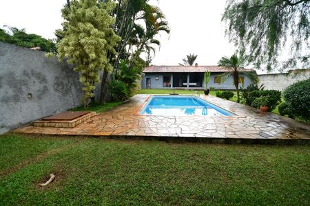 Casa à venda com 342m², 4 quartos e 4 vagasPiscina