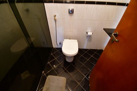 Casa à venda com 342m², 4 quartos e 4 vagasBanheiro Suíte
