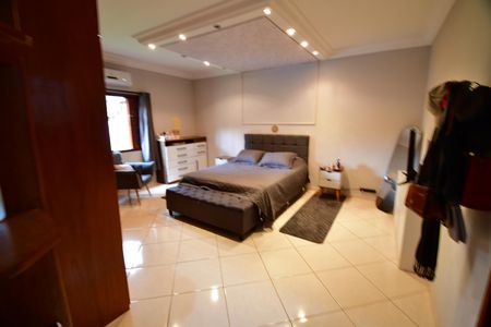 Casa à venda com 342m², 4 quartos e 4 vagasQuarto 4 - Suíte