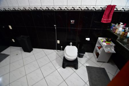 Casa à venda com 342m², 4 quartos e 4 vagasBanheiro Suíte