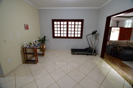 Casa à venda com 342m², 4 quartos e 4 vagasSala