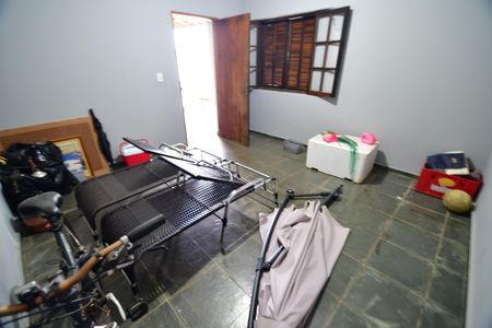 Casa à venda com 342m², 4 quartos e 4 vagasQuarto de Serviço