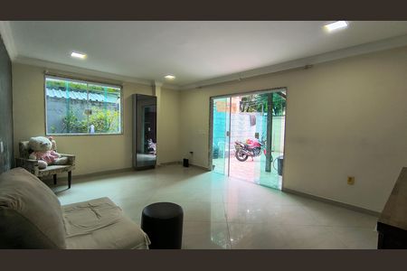 Sala de casa para alugar com 3 quartos, 180m² em Vargem Pequena, Rio de Janeiro