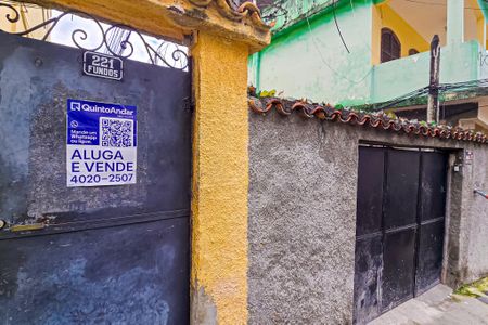 Casa à venda com 50m², 2 quartos e sem vagaFachada casa com placa