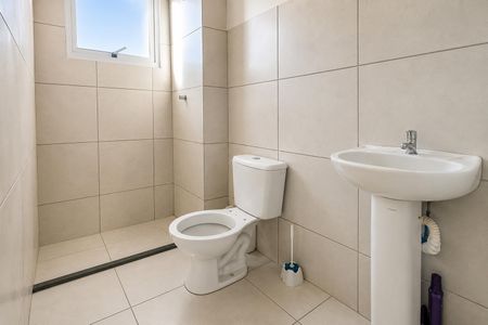 Banheiro de apartamento à venda com 2 quartos, 50m² em Caiapos, Contagem