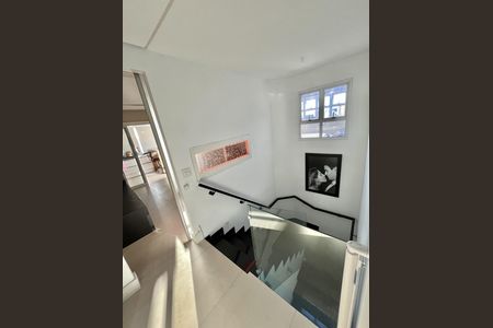 Apartamento à venda com 171m², 4 quartos e 4 vagas Apartamento à venda com 171m², 4 quartos e 4 vagasEscada