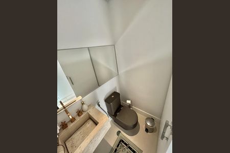 Apartamento à venda com 171m², 4 quartos e 4 vagas Apartamento à venda com 171m², 4 quartos e 4 vagasBanheiro