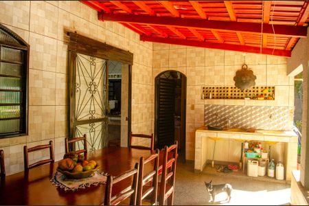 Casa à venda com 360m², 3 quartos e 4 vagasVaranda