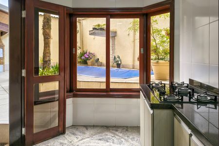 Casa para alugar com 300m², 4 quartos e 3 vagasCozinha 
