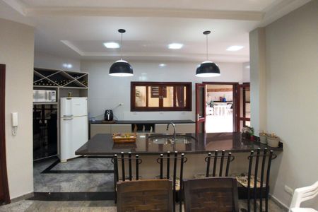 Casa para alugar com 300m², 4 quartos e 3 vagasCozinha 