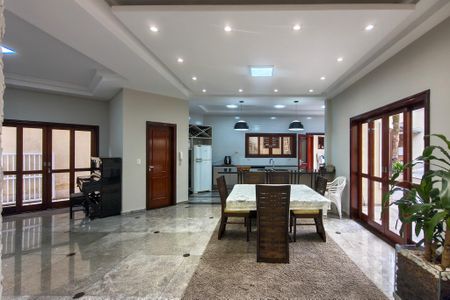 Casa para alugar com 300m², 4 quartos e 3 vagasSala