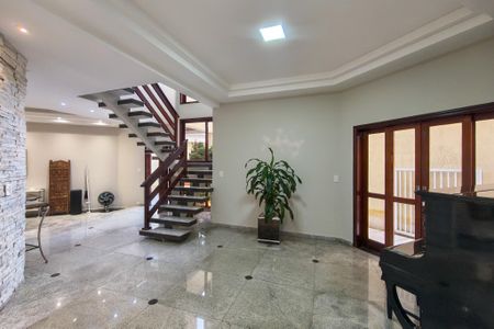 Casa para alugar com 300m², 4 quartos e 3 vagasSala