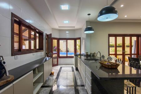 Casa para alugar com 300m², 4 quartos e 3 vagasCozinha 