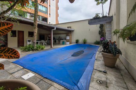 Casa para alugar com 300m², 4 quartos e 3 vagasÁrea comum - Piscina