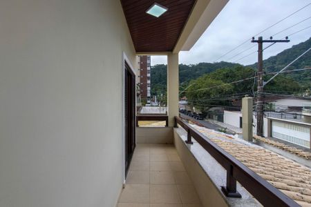 Casa para alugar com 300m², 4 quartos e 3 vagasSacada dos quartos 3 e 4