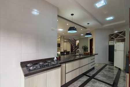 Casa para alugar com 300m², 4 quartos e 3 vagasCozinha 