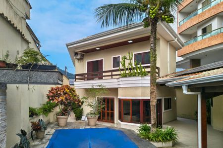 Casa para alugar com 300m², 4 quartos e 3 vagasÁrea comum - Piscina