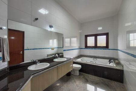 Casa para alugar com 300m², 4 quartos e 3 vagasBanheiro da Suíte 1