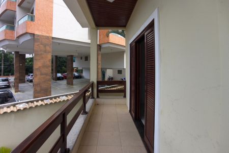 Casa para alugar com 300m², 4 quartos e 3 vagasSacada dos quartos 3 e 4