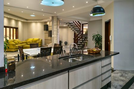 Casa para alugar com 300m², 4 quartos e 3 vagasCozinha 
