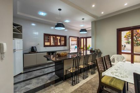 Casa para alugar com 300m², 4 quartos e 3 vagasCozinha 