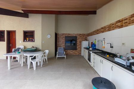 Casa para alugar com 300m², 4 quartos e 3 vagasQuintal