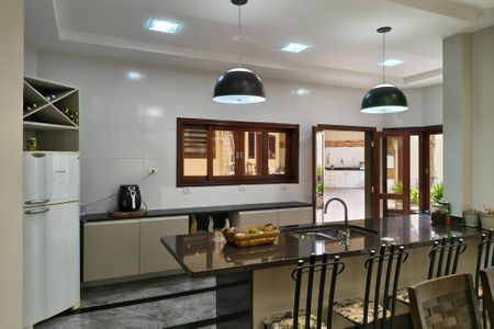 Casa para alugar com 300m², 4 quartos e 3 vagasCozinha 