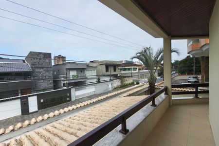Casa para alugar com 300m², 4 quartos e 3 vagasSacada dos quartos 3 e 4