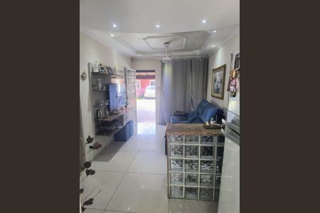 Casa de condomínio à venda com 75m², 2 quartos e 2 vagas Casa de condomínio à venda com 75m², 2 quartos e 2 vagasSala