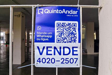 Fachada do Prédio com placa de apartamento à venda com 2 quartos, 70m² em Cachambi, Rio de Janeiro