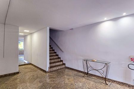 Apartamento à venda com 70m², 2 quartos e 1 vaga Apartamento à venda com 70m², 2 quartos e 1 vagaHall social