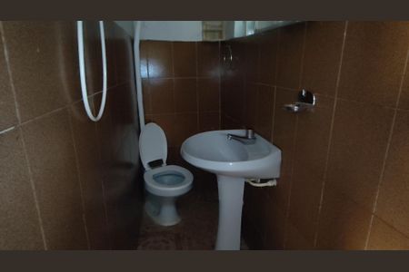 Banheiro de casa para alugar com 1 quarto, 49m² em Vila Carbone, São Paulo