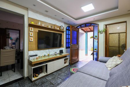Casa à venda com 100m², 2 quartos e 3 vagas Casa à venda com 100m², 2 quartos e 3 vagasSala