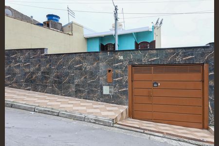 Fachada de casa à venda com 2 quartos, 100m² em Parque Pinheiros, Taboão da Serra