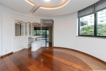 Apartamento para alugar com 245m², 3 quartos e 4 vagasSala