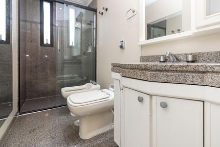 Apartamento para alugar com 245m², 3 quartos e 4 vagasBanheiro
