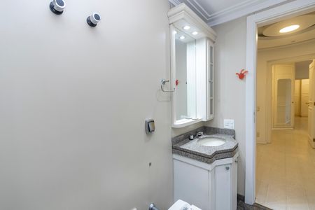 Apartamento para alugar com 245m², 3 quartos e 4 vagasBanheiro